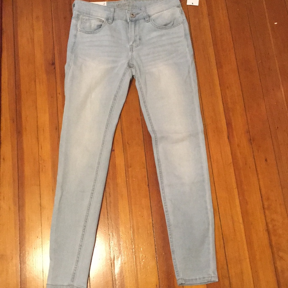 Rue 21 Light Wash Mid Rise Jegging